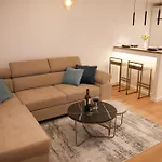 Nikola Apartment