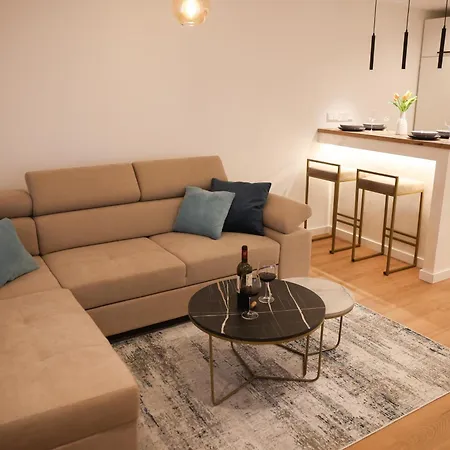 Nikola Apartment